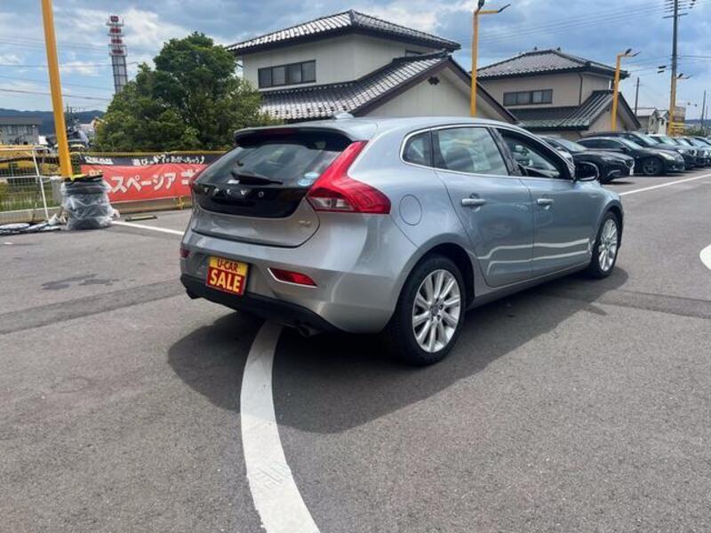 V40