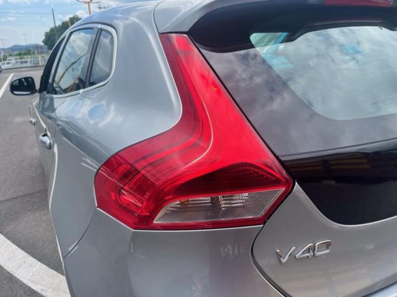 V40