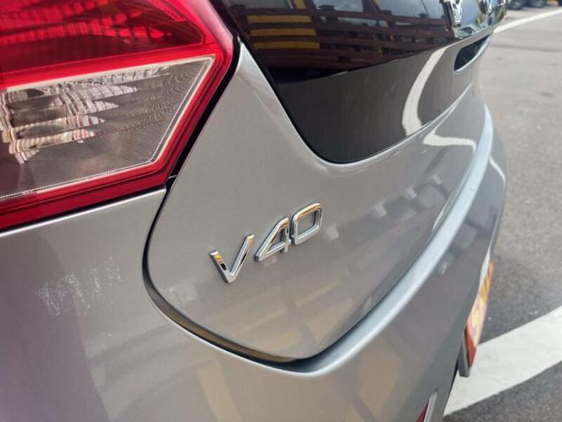 V40