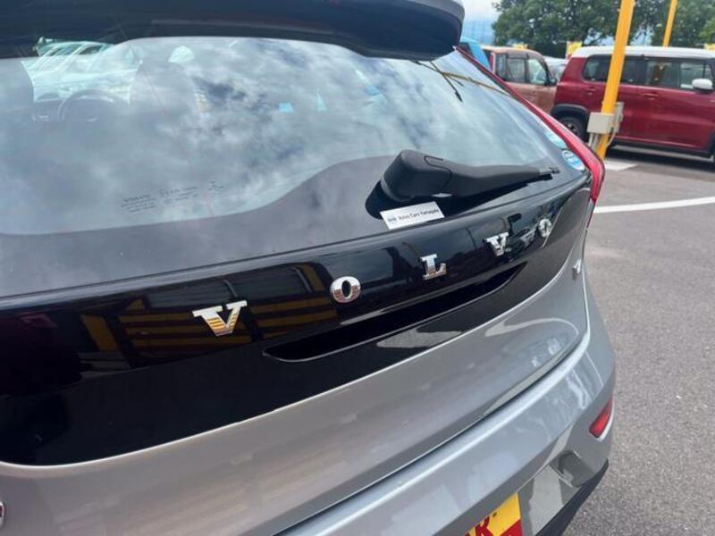 V40