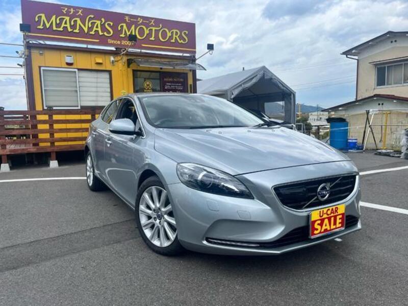 VOLVO V40