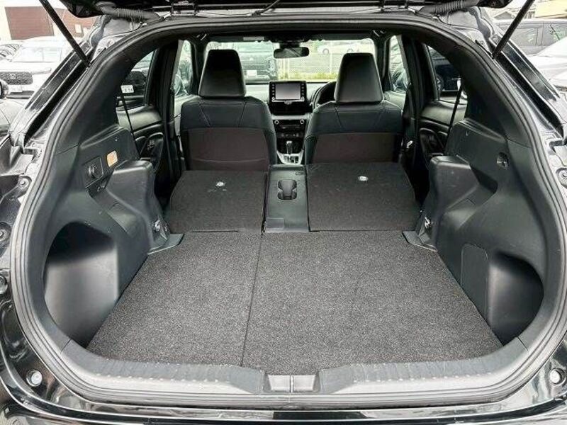 YARIS CROSS