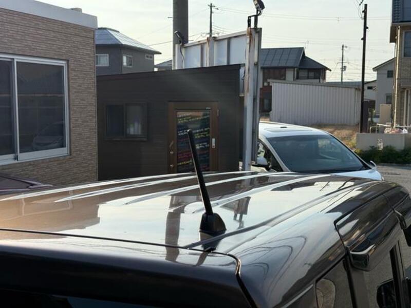 N BOX