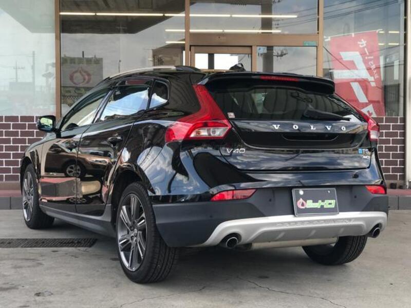 V40