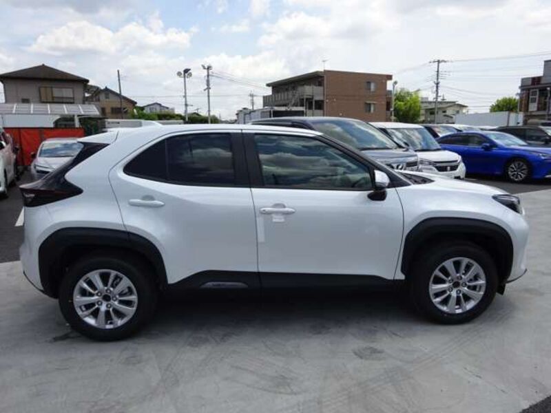 YARIS CROSS