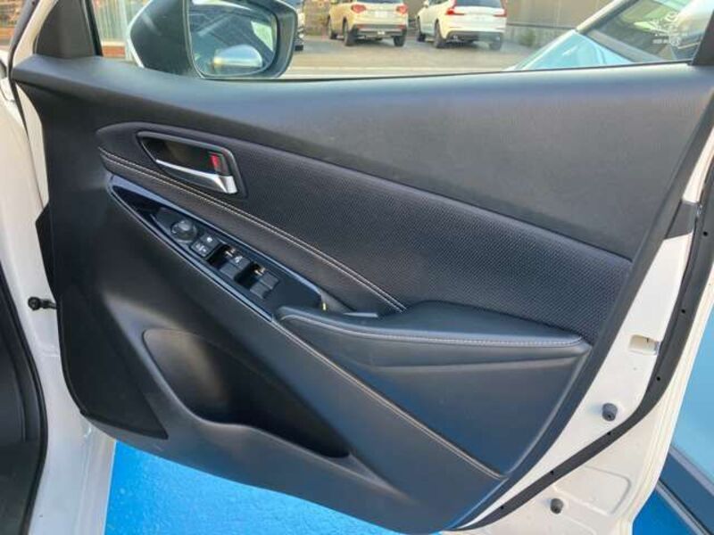 MAZDA2