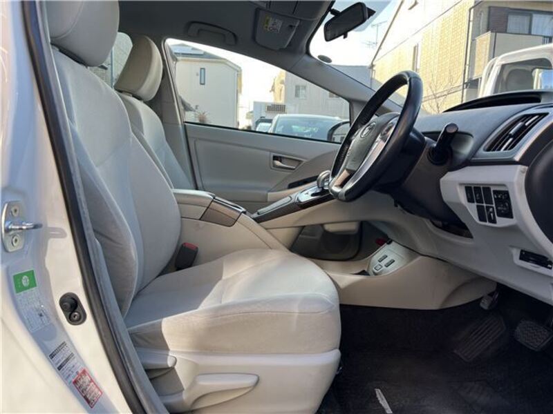 PRIUS PHV