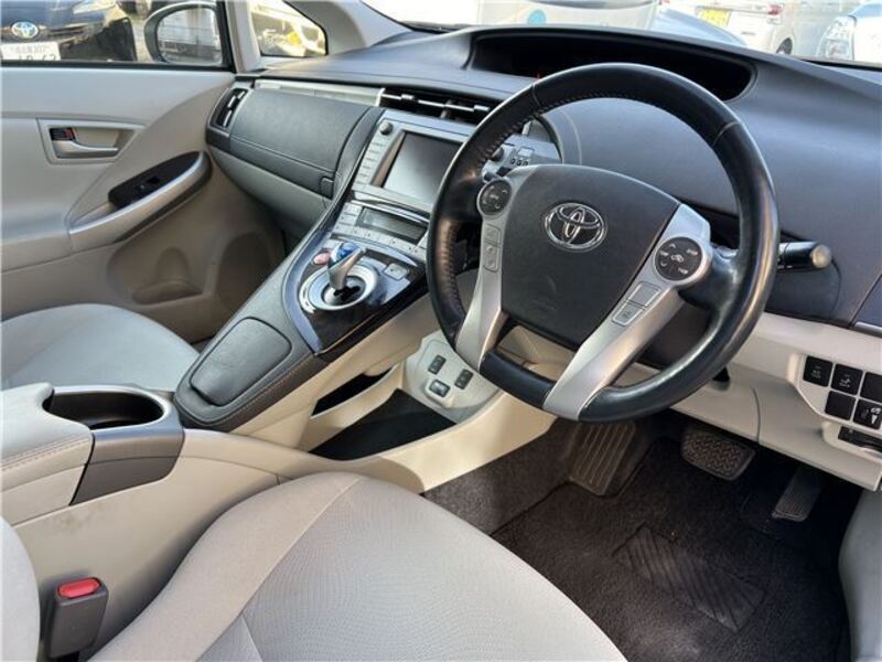 PRIUS PHV