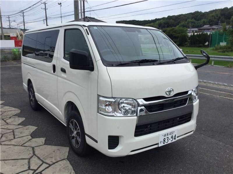 TOYOTA HIACE