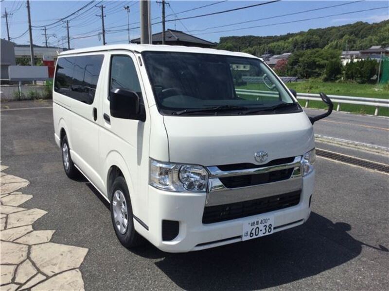 TOYOTA HIACE