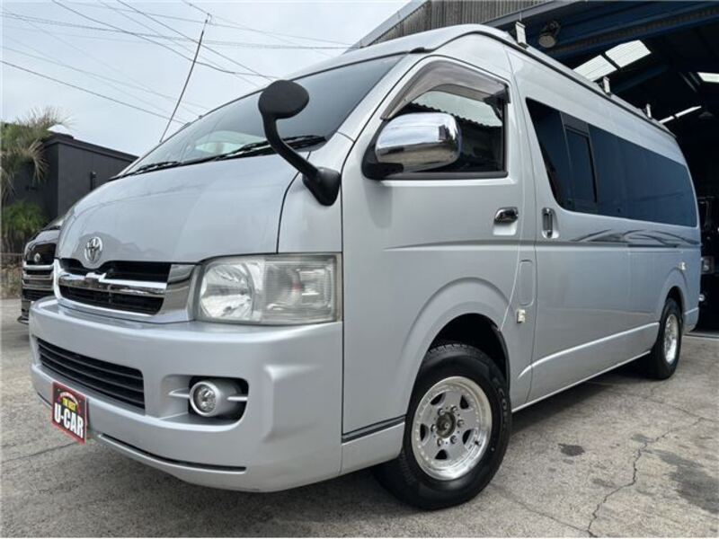 TOYOTA HIACE