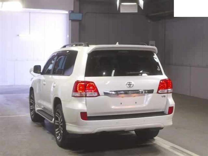 LAND CRUISER