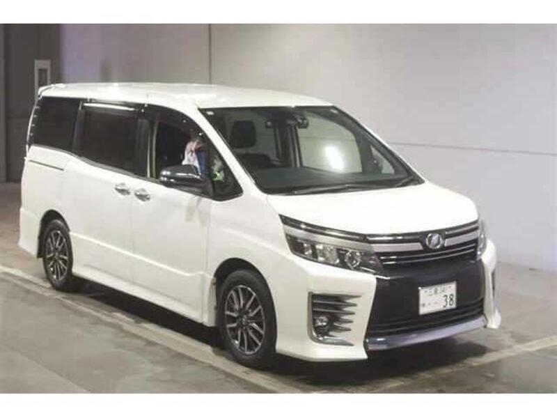 TOYOTA VOXY