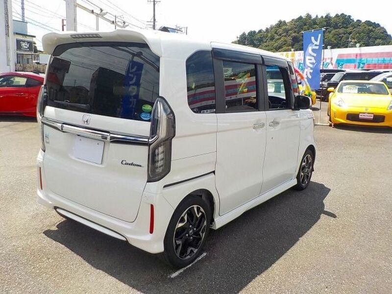 N BOX CUSTOM