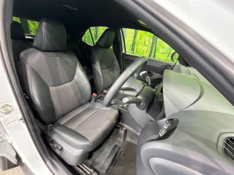 YARIS CROSS
