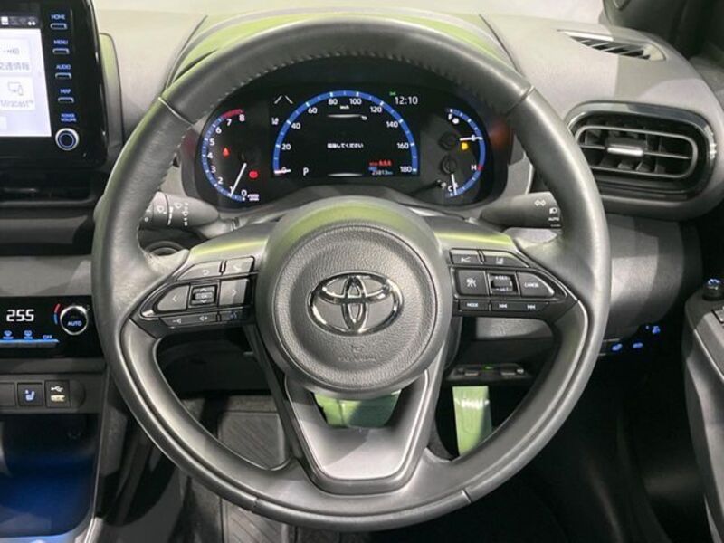 YARIS CROSS