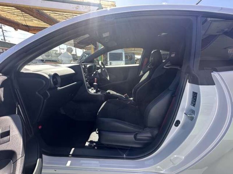 GR YARIS