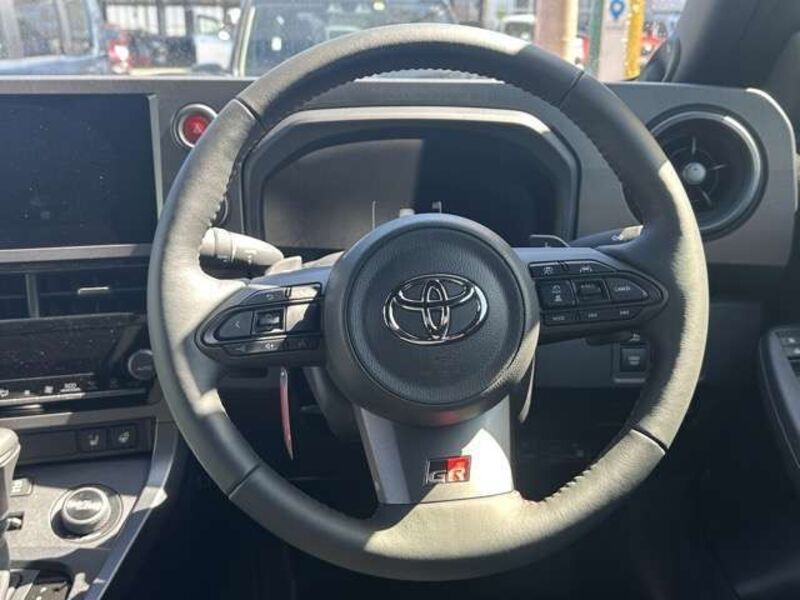 GR YARIS