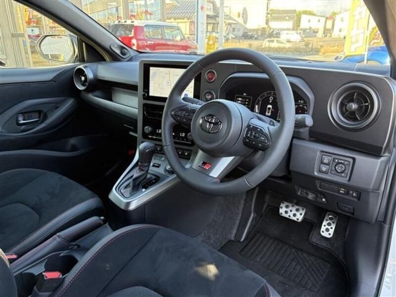 GR YARIS