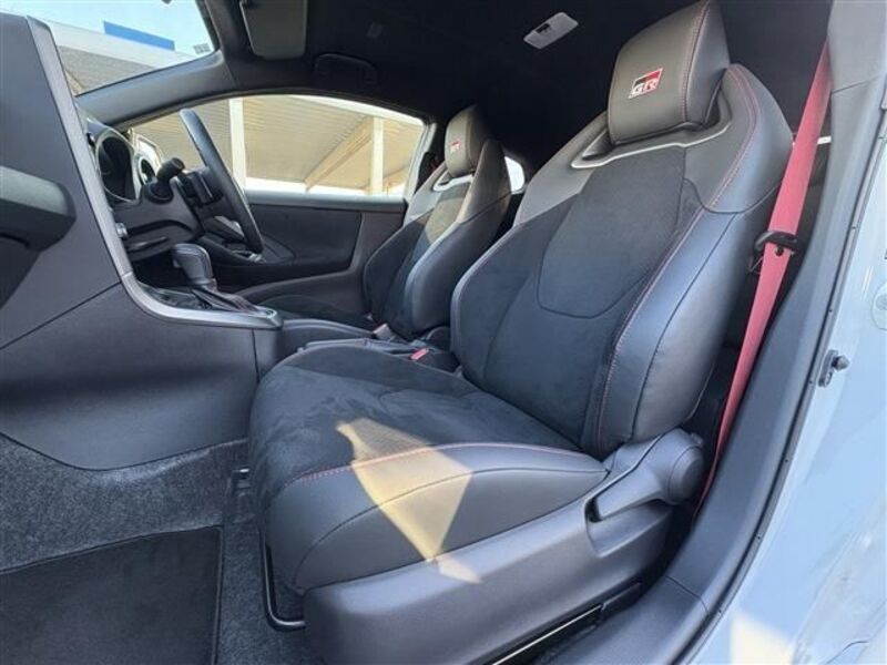 GR YARIS