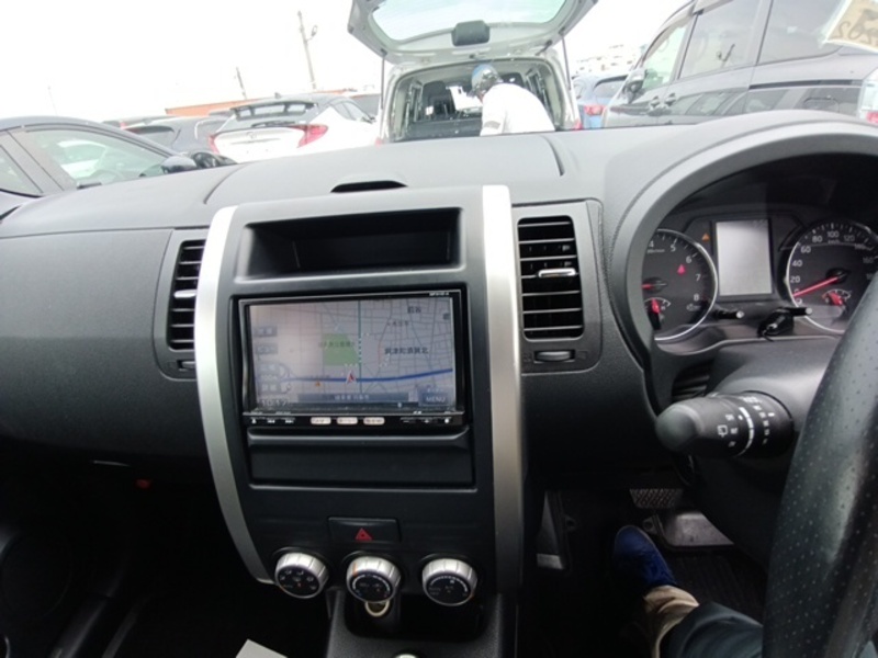 X-TRAIL