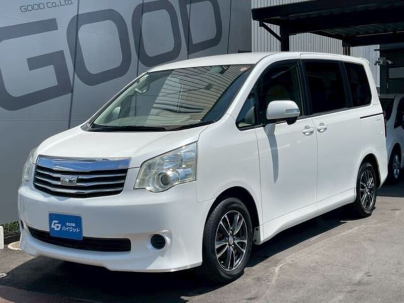 TOYOTA NOAH