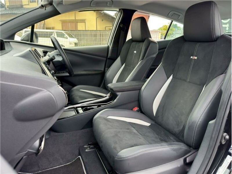 PRIUS PHV