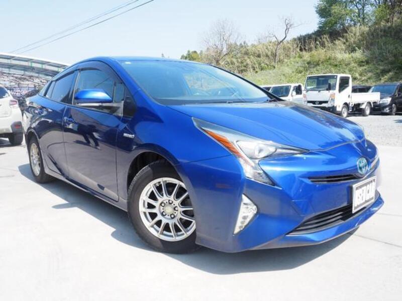 TOYOTA PRIUS