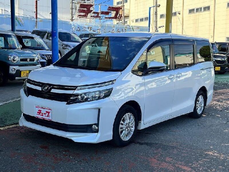 TOYOTA VOXY