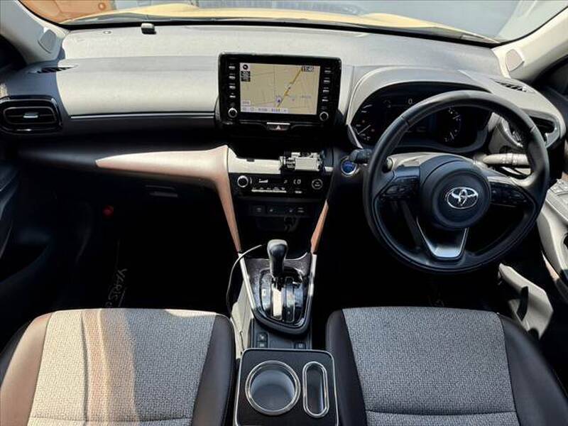 YARIS CROSS
