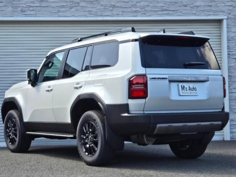LAND CRUISER 250