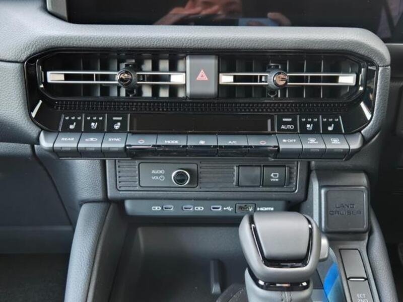 LAND CRUISER 250