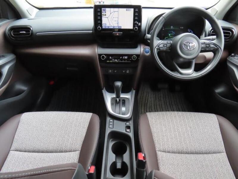 YARIS CROSS