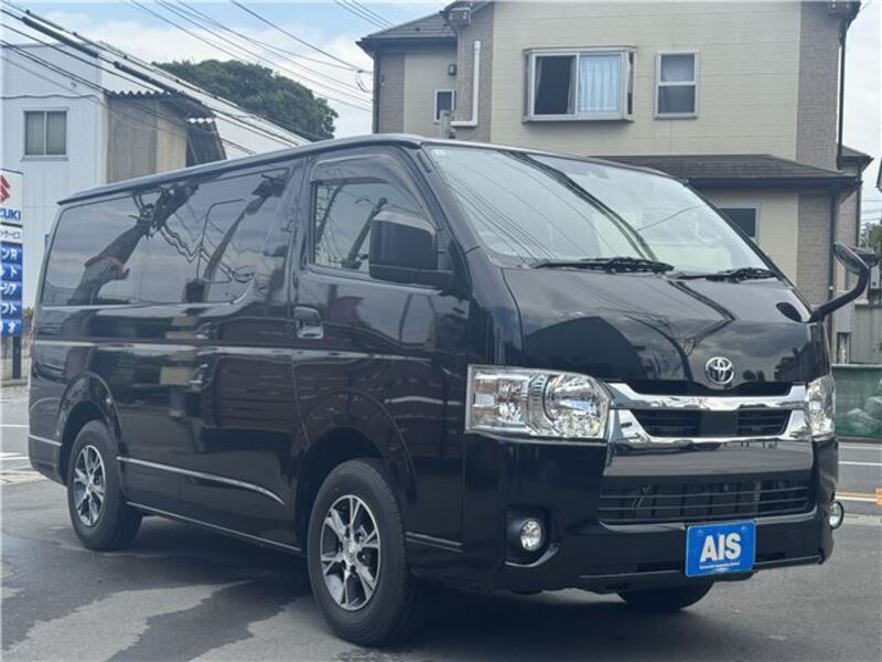 TOYOTA HIACE VAN