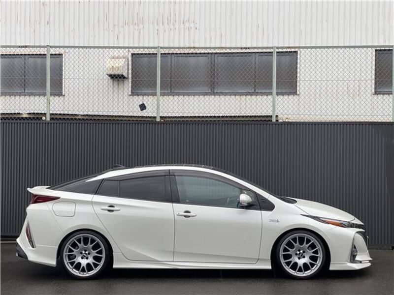 PRIUS PHV