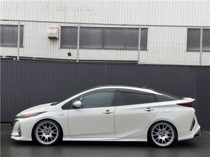 PRIUS PHV