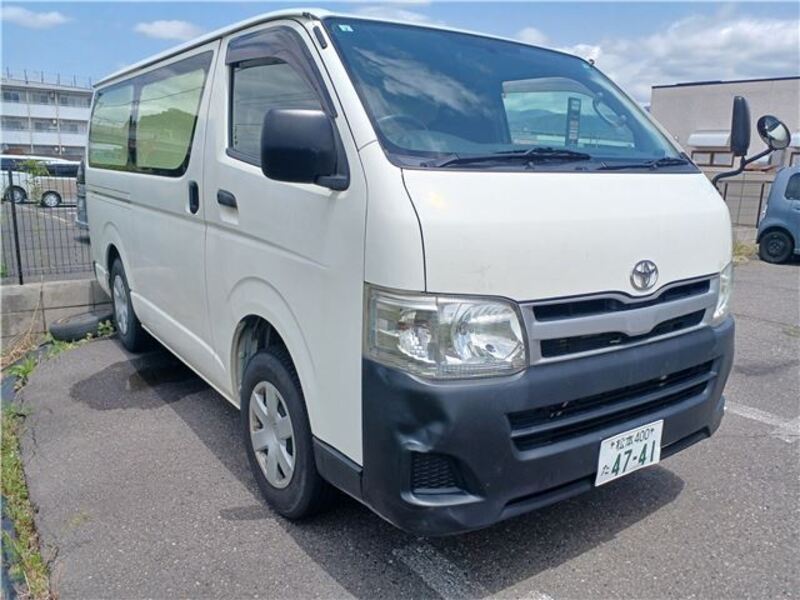 TOYOTA HIACE
