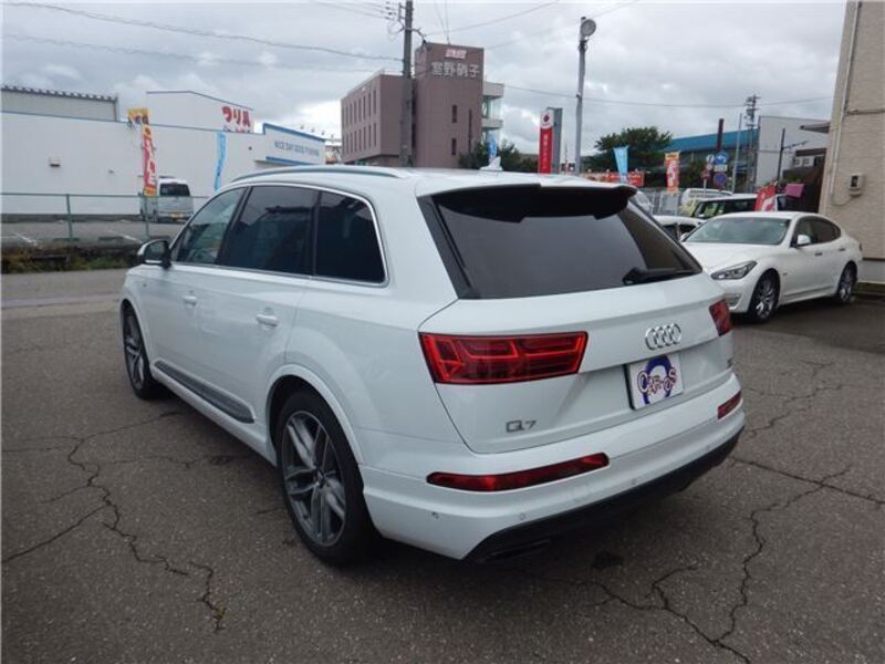 Q7