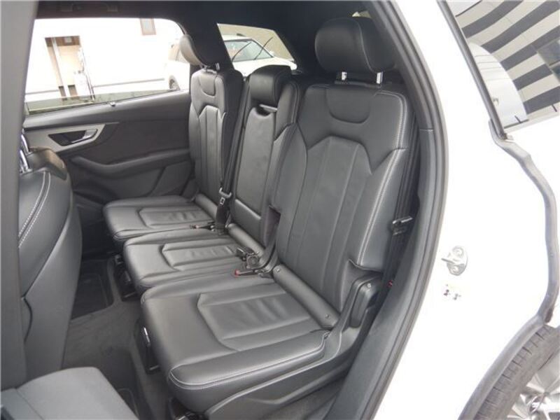 Q7