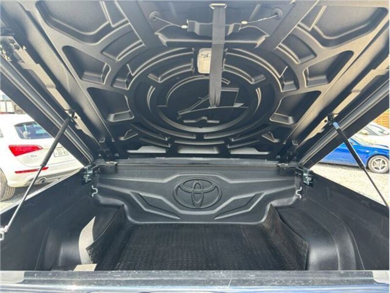 HILUX