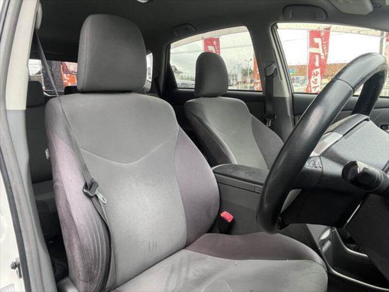 PRIUS ALPHA