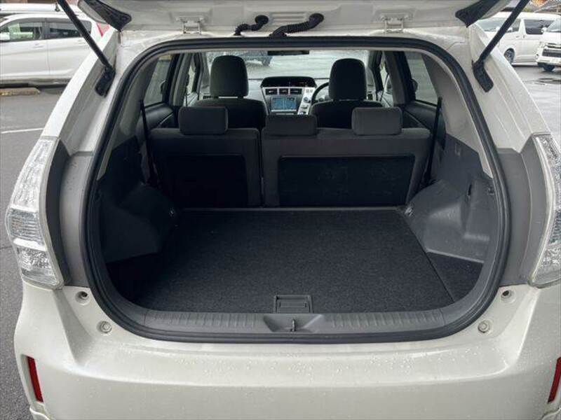 PRIUS ALPHA