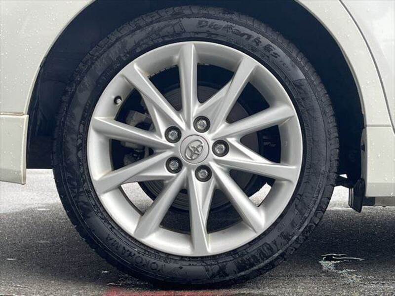 PRIUS ALPHA