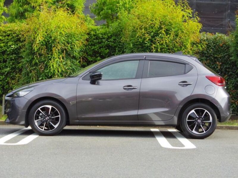 MAZDA2