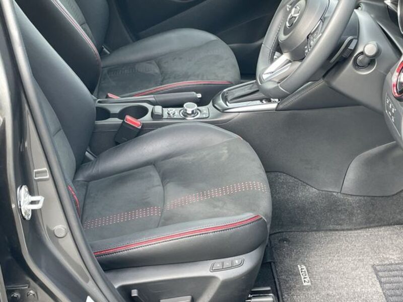 MAZDA2
