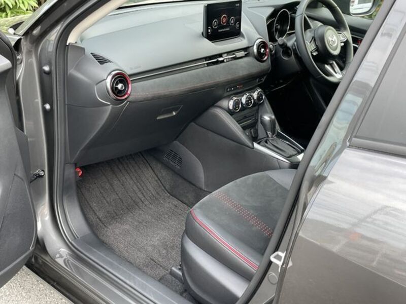MAZDA2