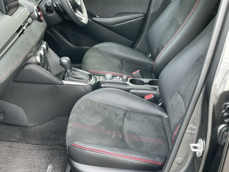 MAZDA2