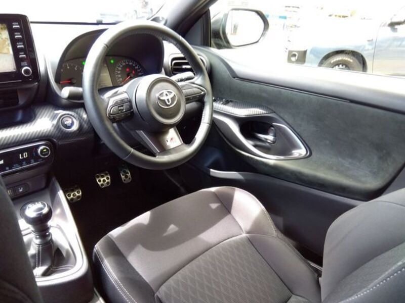 GR YARIS