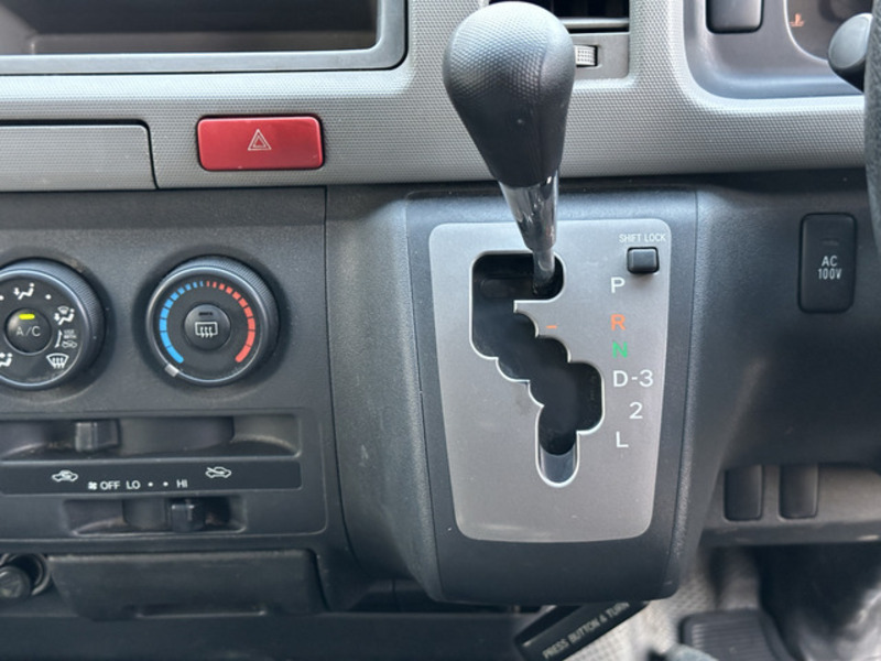 HIACE VAN
