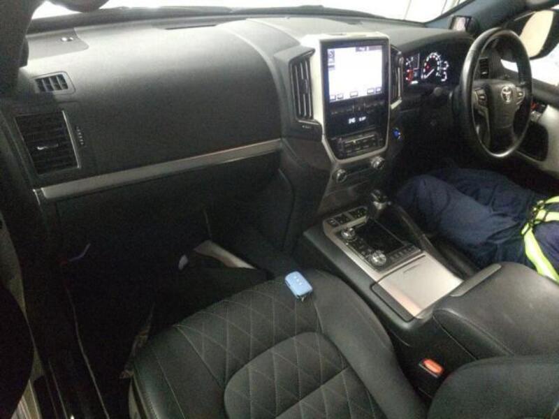 LAND CRUISER